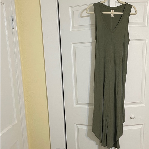 Olive Green Sleeveless Maxi Dress - Picture 1 of 4